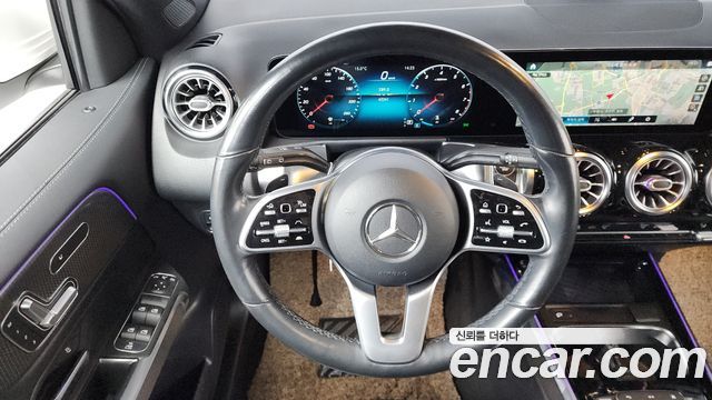 Mercedes-Benz GLB-Class GLB220