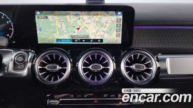 Mercedes-Benz GLB-Class GLB220