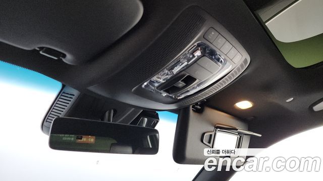 Mercedes-Benz GLB-Class GLB220