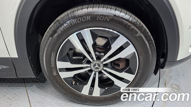 Mercedes-Benz GLB-Class GLB220