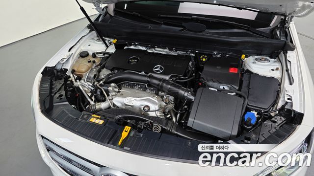 Mercedes-Benz GLB-Class GLB220