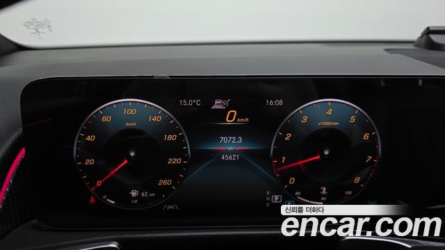 Mercedes-Benz GLB-Class GLB220
