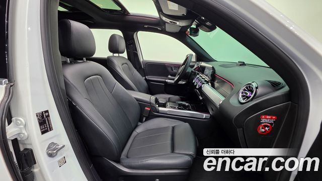 Mercedes-Benz GLB-Class GLB220