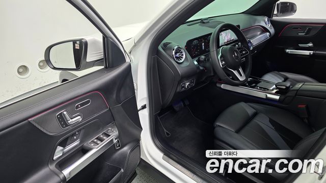 Mercedes-Benz GLB-Class GLB220