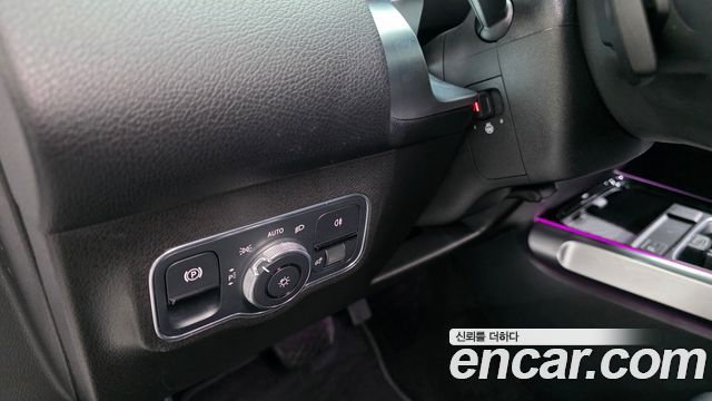Mercedes-Benz GLB-Class GLB220