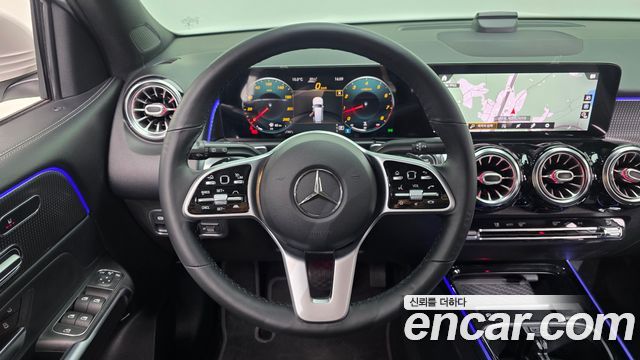 Mercedes-Benz GLB-Class GLB220