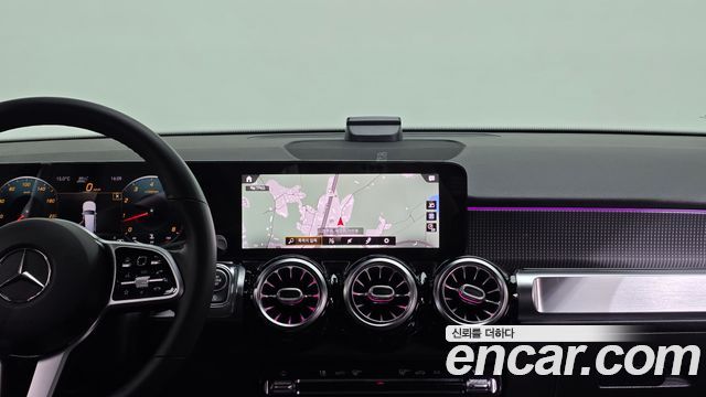Mercedes-Benz GLB-Class GLB220