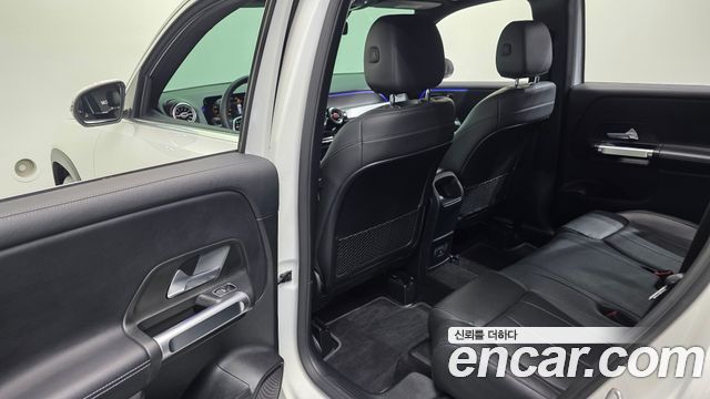 Mercedes-Benz GLB-Class GLB220