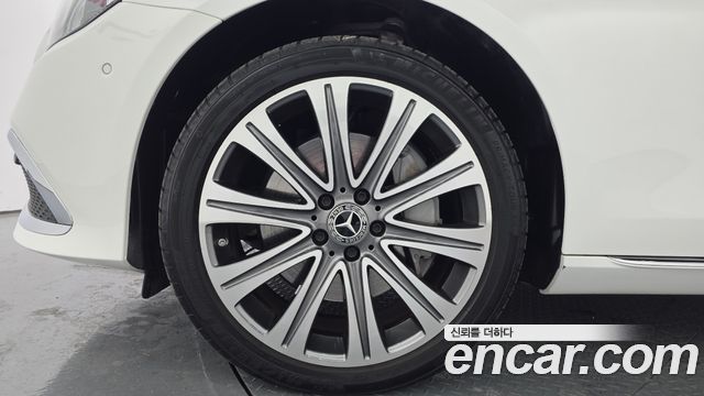 Mercedes-Benz E-Class E300e 4MATIC Exclusive