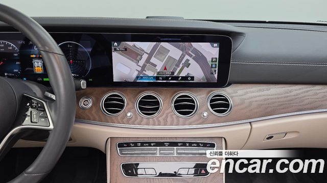 Mercedes-Benz E-Class E300e 4MATIC Exclusive