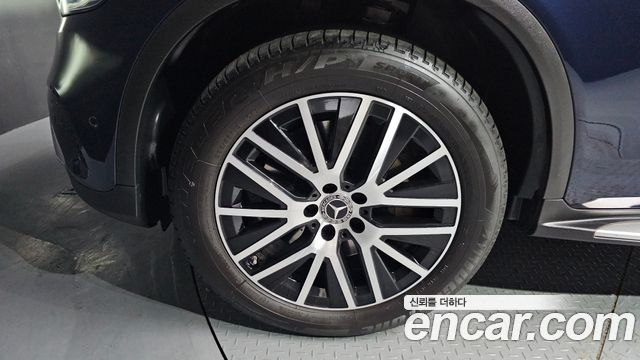 Mercedes-Benz GLC-Class GLC300e 4MATIC