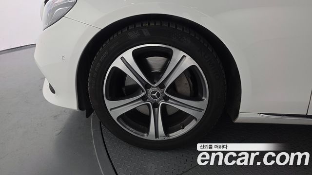 Mercedes-Benz E-Class E300 Avantgarde