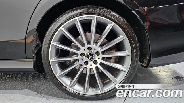 Mercedes-Benz E-Class E350 4MATIC AMG Line