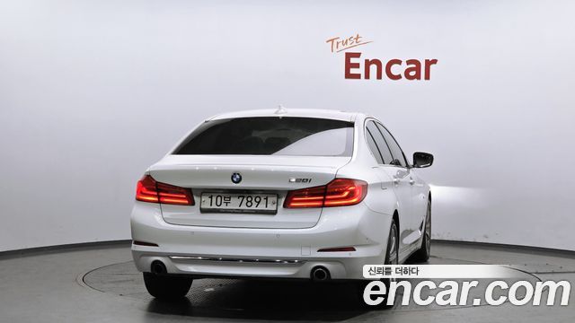 BMW 5-Series 520i Luxury