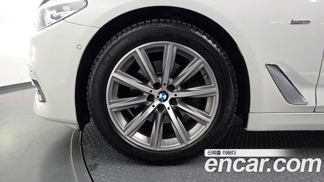 BMW 5-Series 520i Luxury
