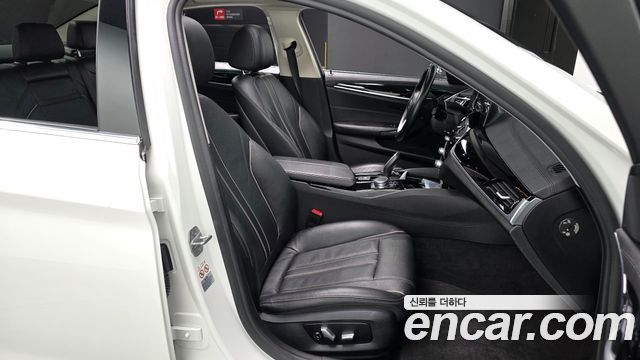 BMW 5-Series 520i Luxury
