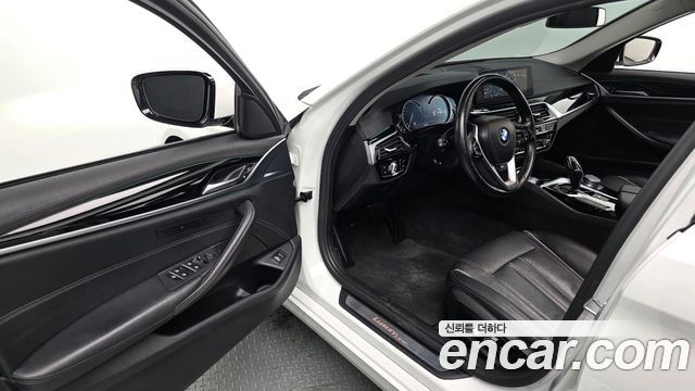 BMW 5-Series 520i Luxury