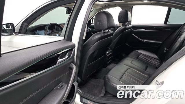 BMW 5-Series 520i Luxury