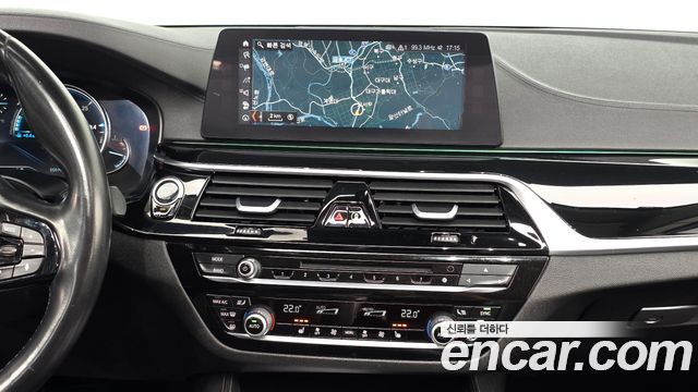 BMW 5-Series 520i Luxury
