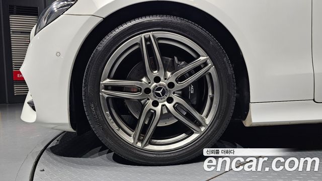Mercedes-Benz E-Class W213 E220d Cabriolet