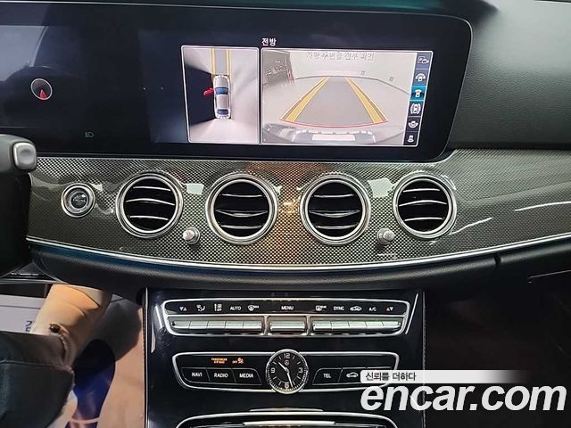 Mercedes-Benz E-Class E300 4MATIC AMG Line