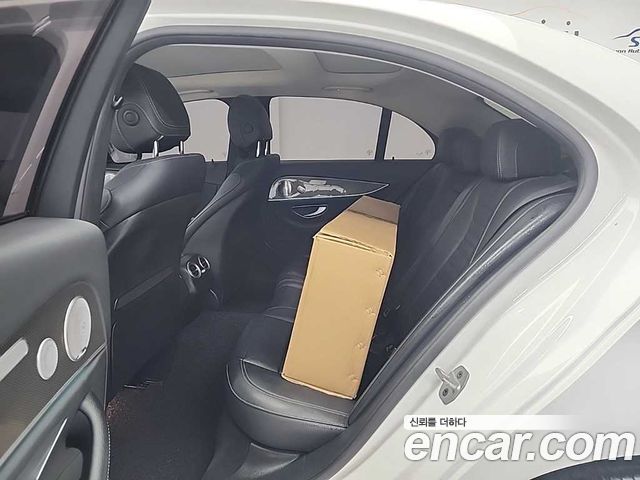 Mercedes-Benz E-Class E300 4MATIC AMG Line