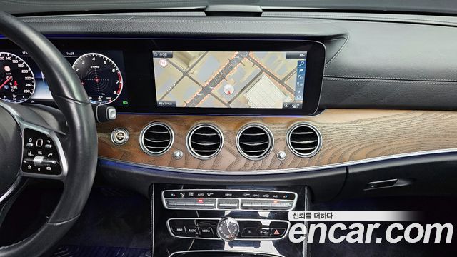 Mercedes-Benz E-Class E300 Exclusive