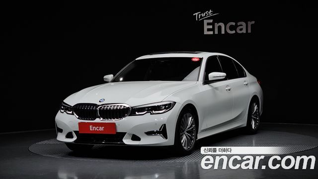 BMW 3-Series 320i Luxury