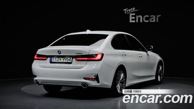 BMW 3-Series 320i Luxury
