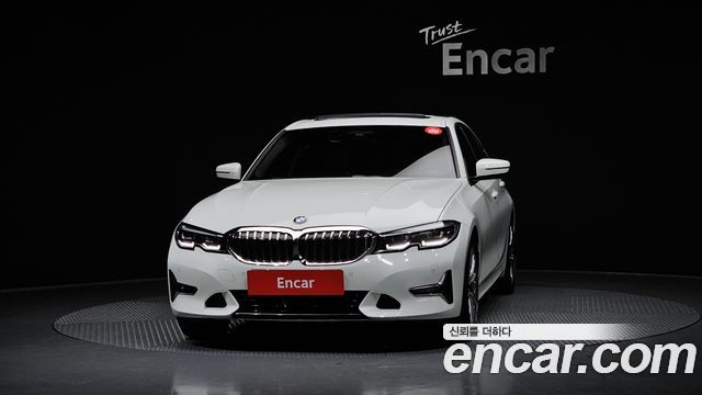 BMW 3-Series 320i Luxury