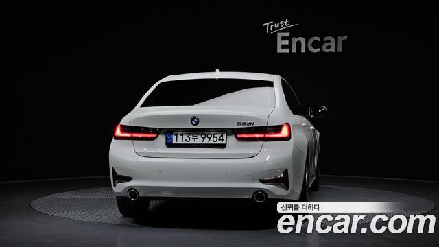 BMW 3-Series 320i Luxury