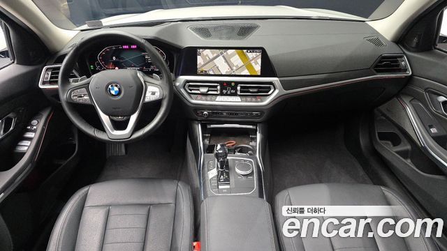 BMW 3-Series 320i Luxury