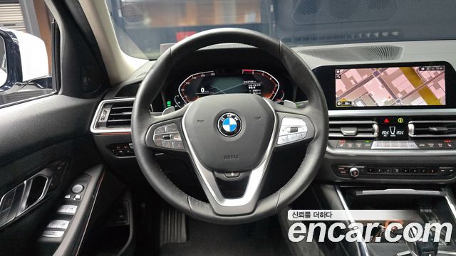 BMW 3-Series 320i Luxury