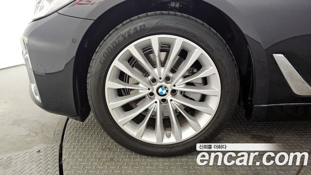 BMW 5-Series 523d xDrive Luxury