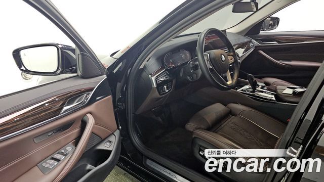 BMW 5-Series 523d xDrive Luxury
