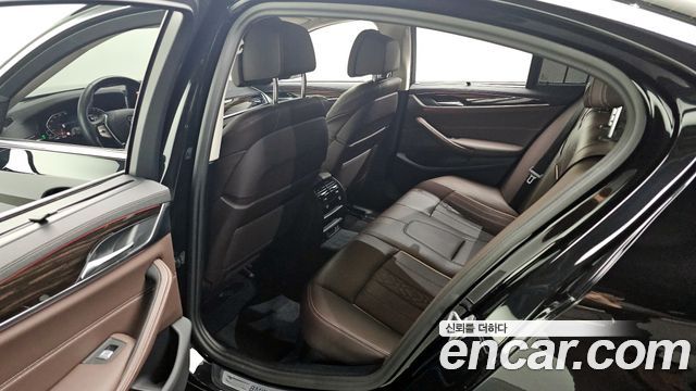 BMW 5-Series 523d xDrive Luxury