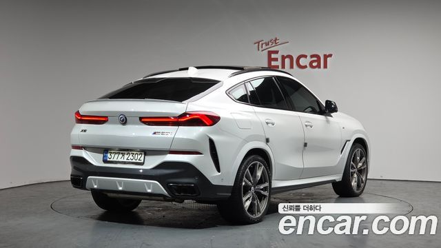 BMW X6 M50i