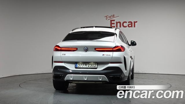 BMW X6 M50i