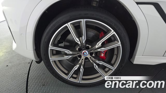 BMW X6 M50i