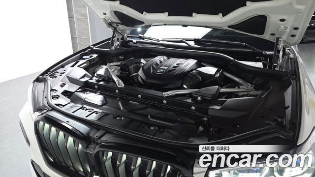 BMW X6 M50i