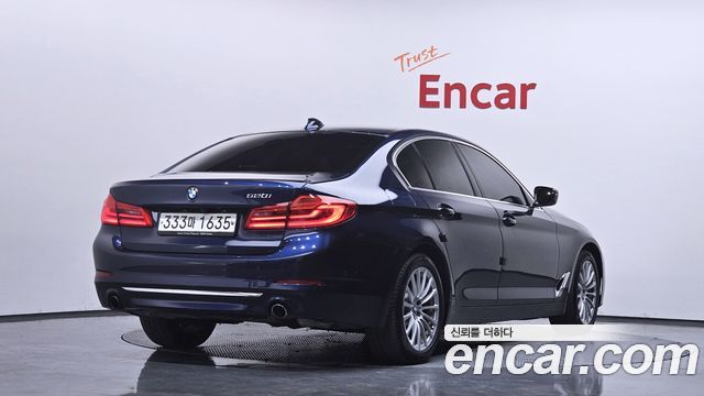 BMW 5-Series 520i Luxury