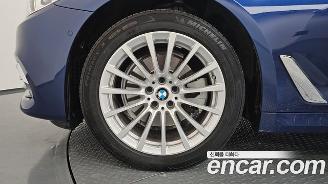 BMW 5-Series 520i Luxury