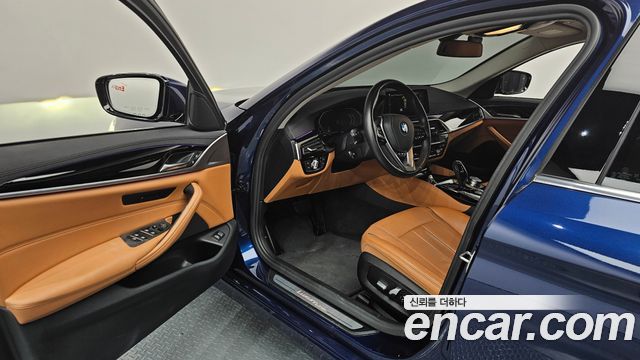 BMW 5-Series 520i Luxury