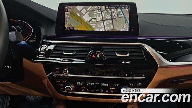 BMW 5-Series 520i Luxury