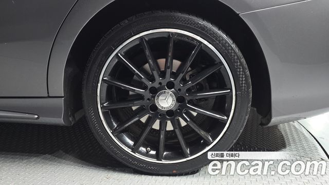 Mercedes-Benz CLA-Class CLA250 4MATIC AMG Line