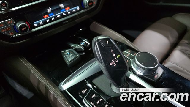 BMW 5-Series M550i xDrive