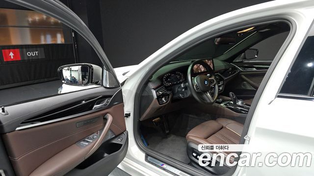 BMW 5-Series M550i xDrive