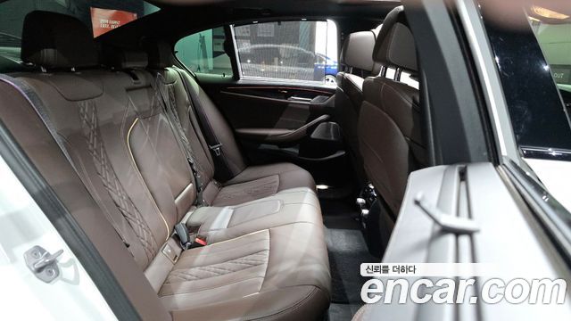 BMW 5-Series M550i xDrive