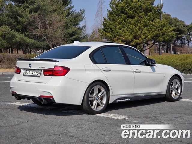 BMW 3Series (F30) 320i M Sport Shadow