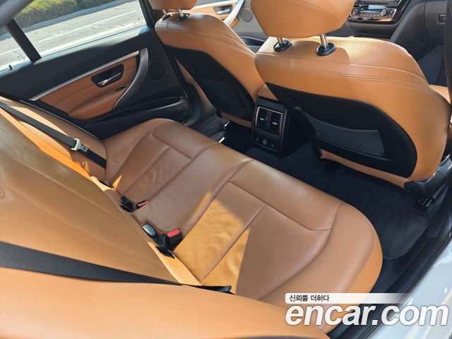 BMW 3Series (F30) 320i M Sport Shadow